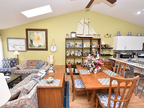 4th image of 1842 E Waters Edge Dr