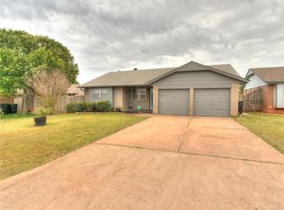 1004 NW 21st St, Moore, OK 73160