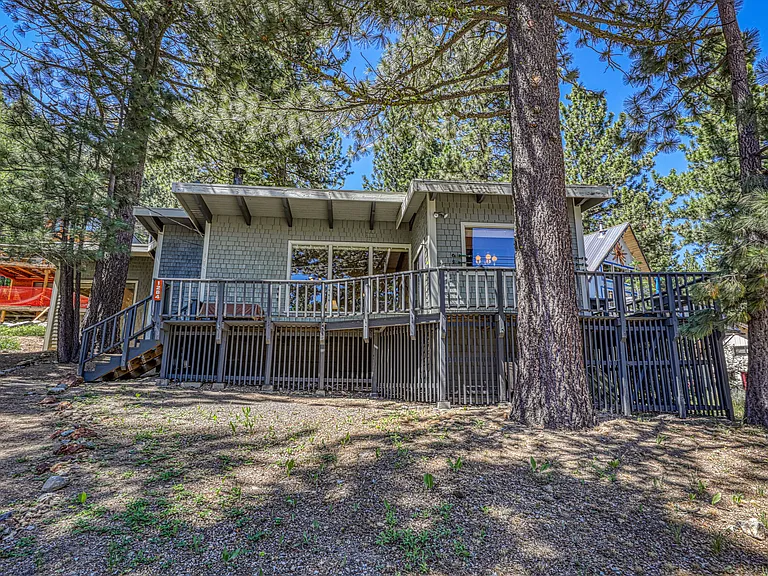 1284 Lanny Ln — Photo 2