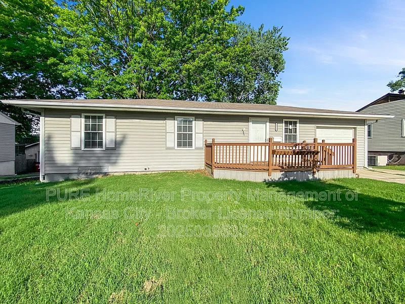 3 bed, 2.0 bath, 912 sqft, $1,595 — Photo 1