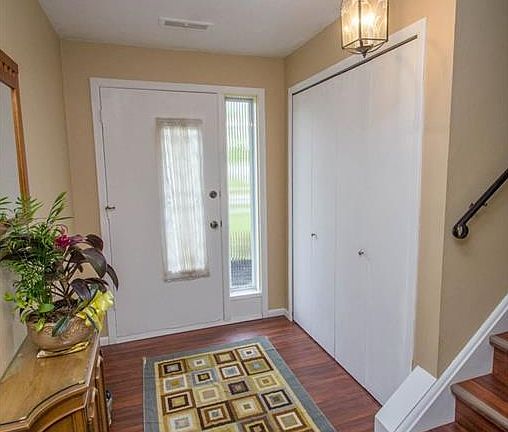 2nd image of 3325 Coventry Dr