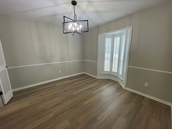 5th image of 1808 Meadow Creek Dr