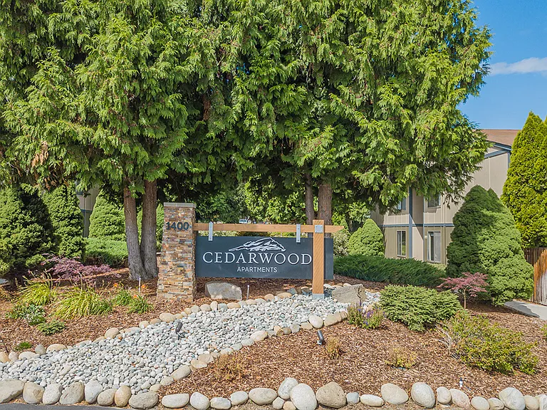 Cedarwood — Photo 26