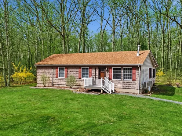 146 Welcome Lake Estates Ln, Beach Lake, PA 18405