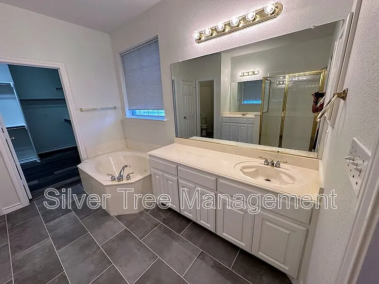 3200 Blenheim Ct — Photo 29