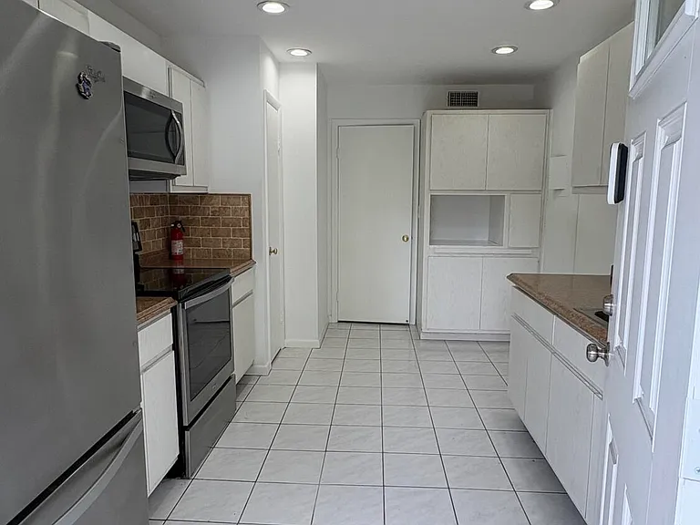 879 NE 195th St #227 — Photo 15