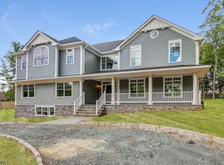 11 N Hillside Ave, Livingston, NJ 07039