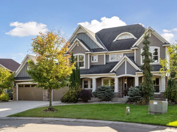 22 Leaf Wing Dr, North Oaks, MN 55127