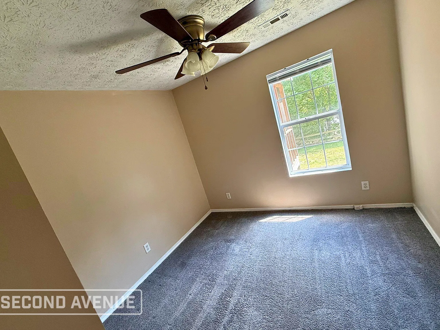3 bed, 2.0 bath, 1149 sqft, $1,050 — Photo 4