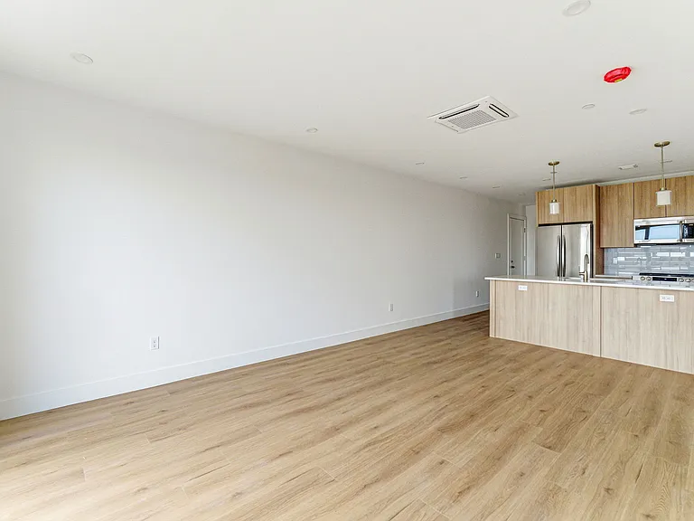 1035 Commonwealth Ave — Photo 113