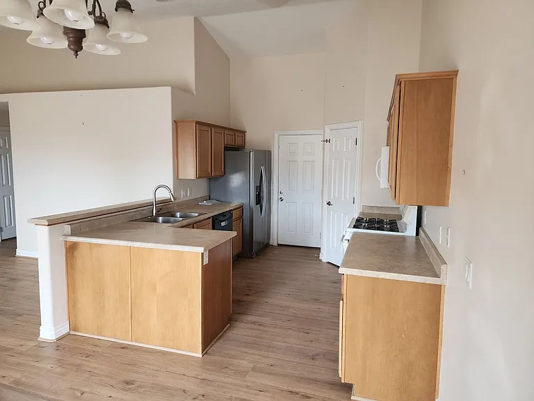 1421 Northern View Dr — Photo 11
