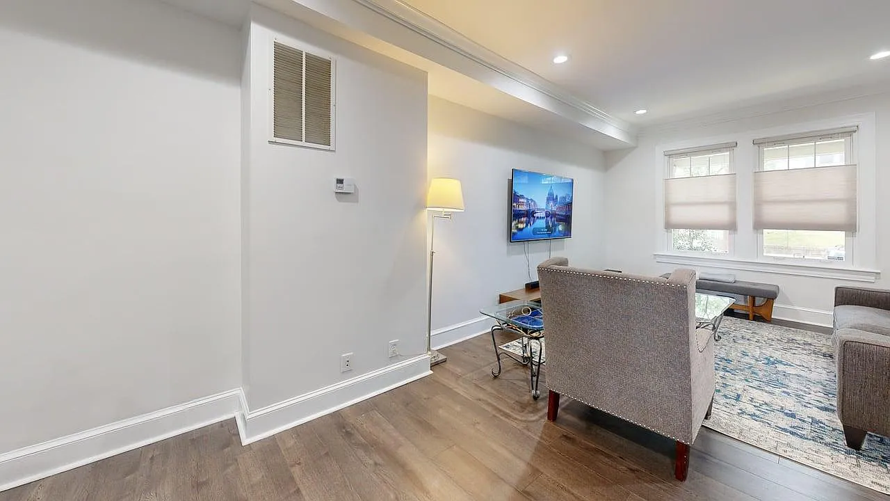 520 Jefferson St NW — Photo 4
