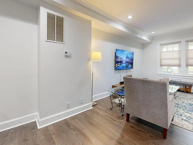 520 Jefferson St NW — Photo 4
