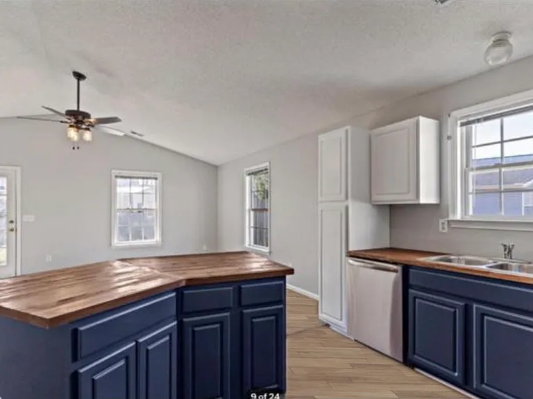 8 Sweetland Ct — Photo 10