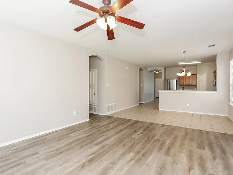 7633 Hollow Forest Dr — Photo 4