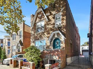 5416 69th Pl, Maspeth, NY 11378