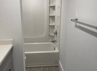 30 Hargrave Ave APT 4, Holliston, MA 01746