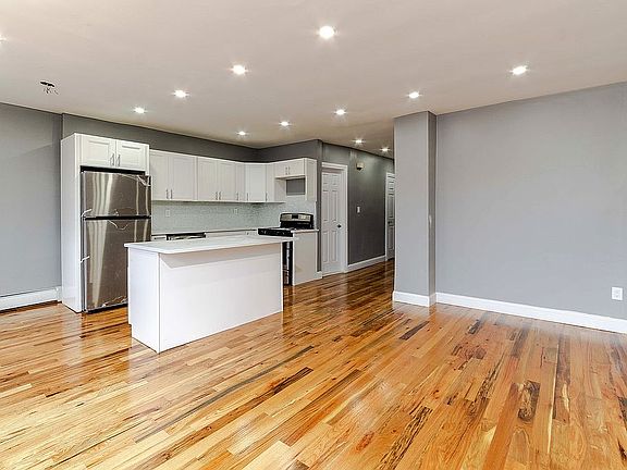 3rd image of 3948 Wilder Ave