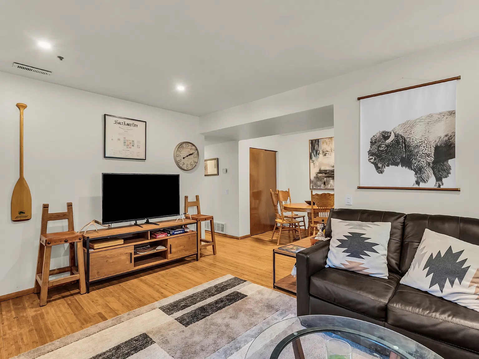 2 bed, 806 sqft, $2,700 — Photo 2