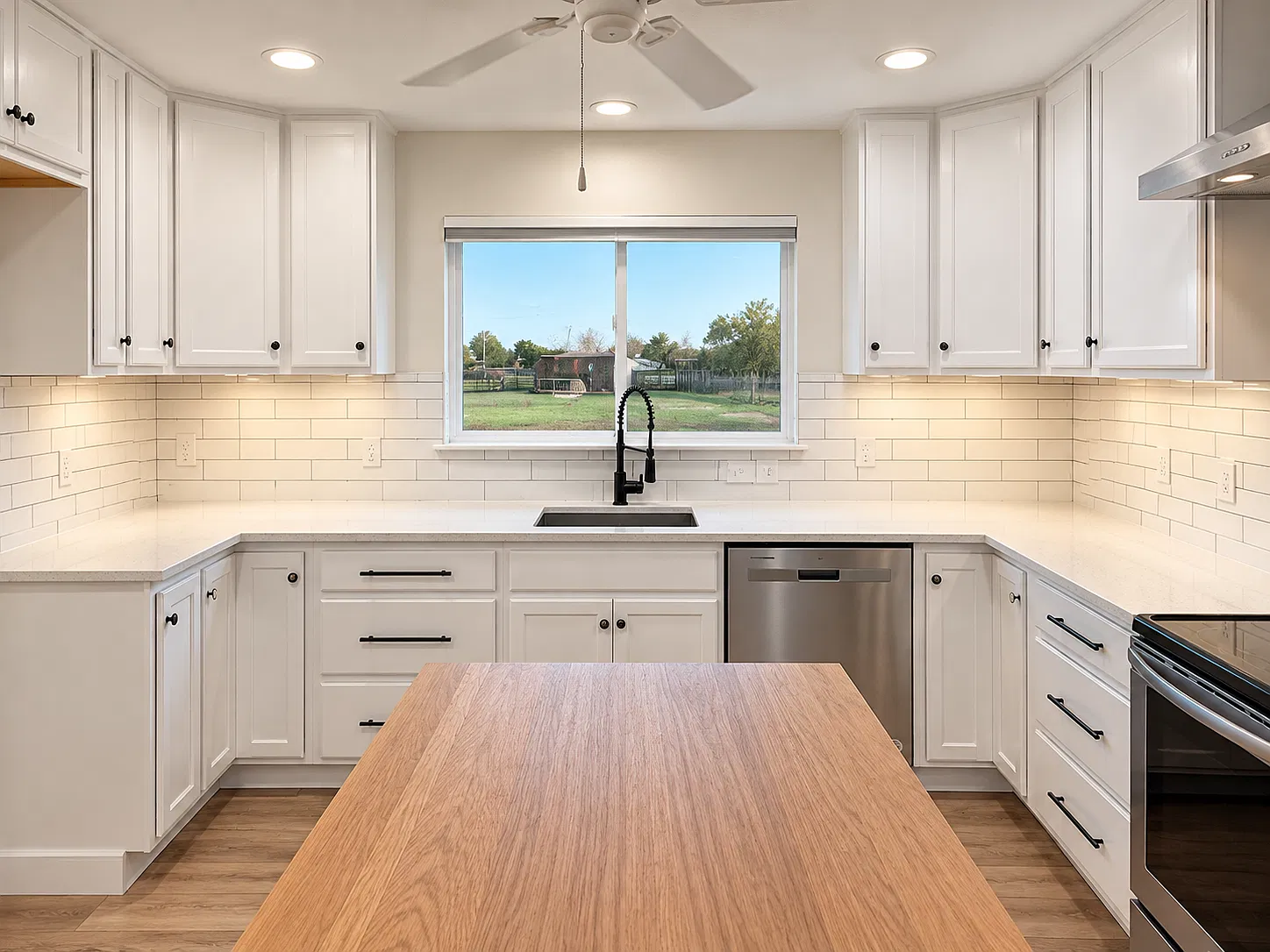 3 bed, 1572 sqft, $1,995 — Photo 3