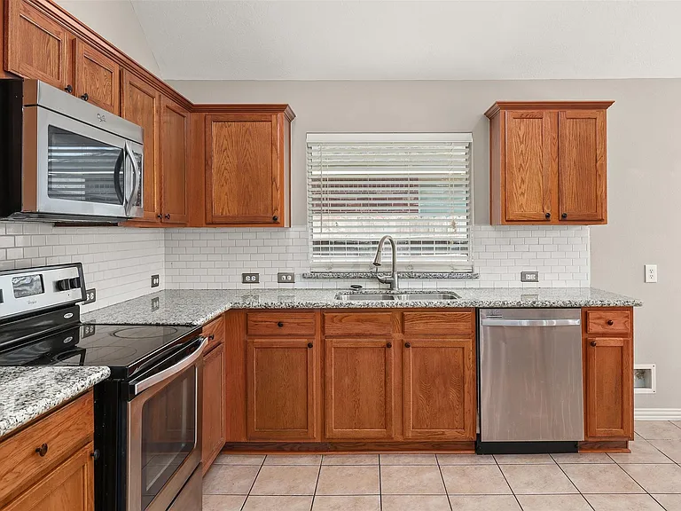 7611 Waterlilly Ln — Photo 7