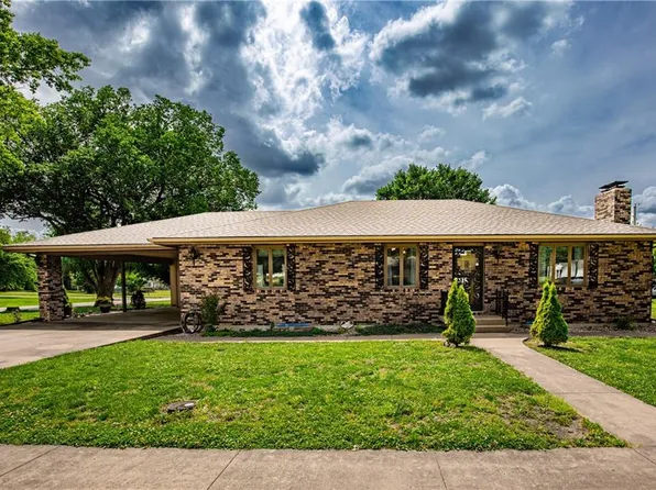 314 S 3rd St, Mound City, KS 66056