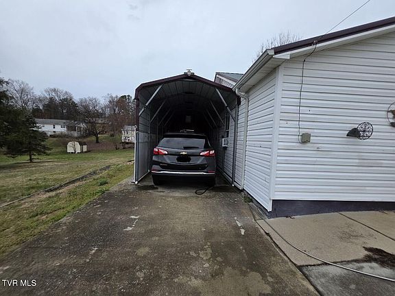 5th image of 421 Juniper St