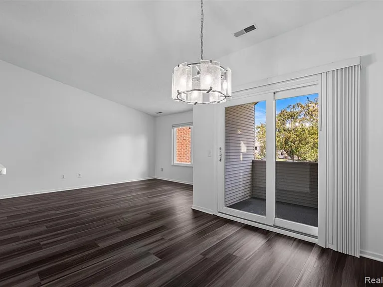 6680 Ridgefield Cir — Photo 13