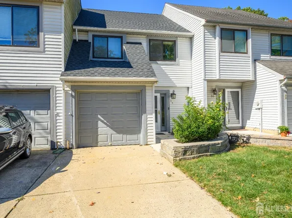 35 Lexington Cir, Matawan, NJ 07747