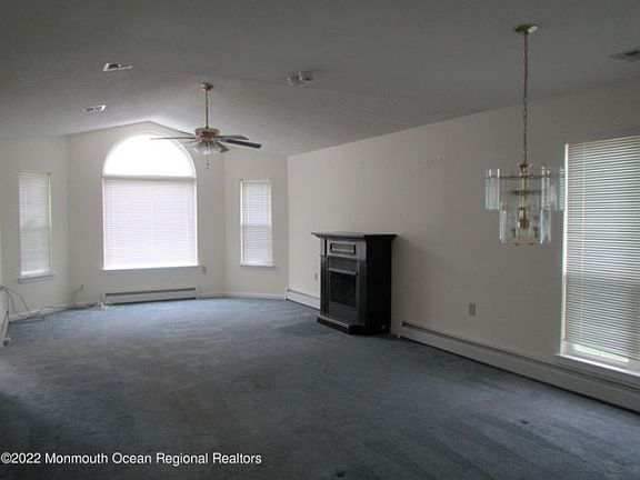5th image of 132 Chesterfield Ln