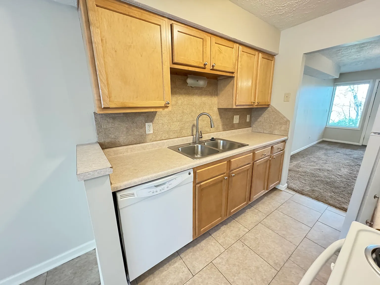2 bed, 984 sqft, $1,210 — Photo 1
