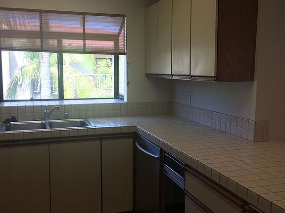 5th image of 555 E Arrellaga St APT 9