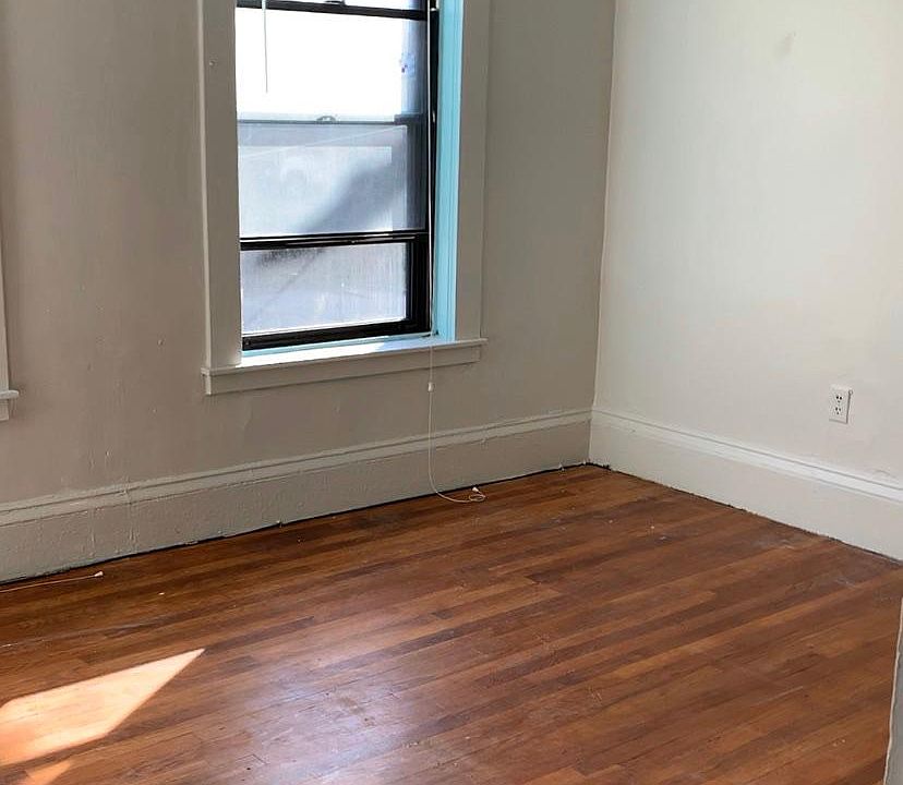 2nd image of 3 Sumner Pl APT 3