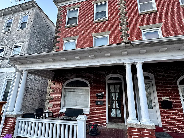 242 Oak St — Photo 12