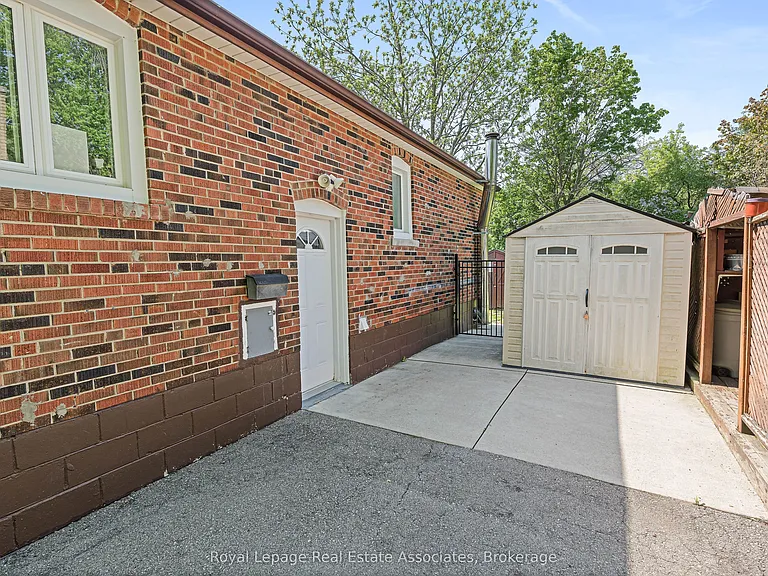 18 Shelley St — Photo 3