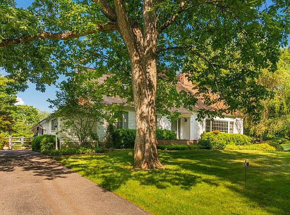 Rogers front view at angle w garage.jpg