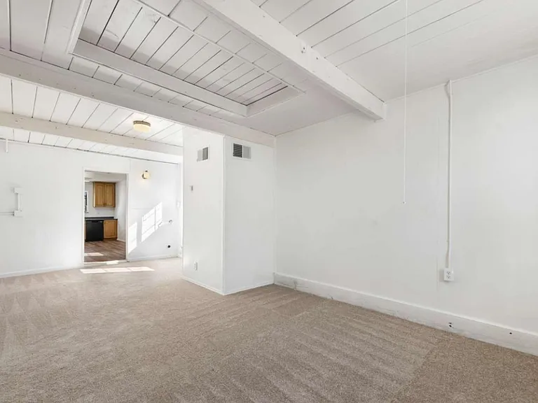 1024 Tyler St — Photo 7