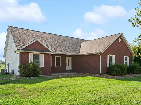 4609 Fountain Brook Dr, Waterloo, IL 62298