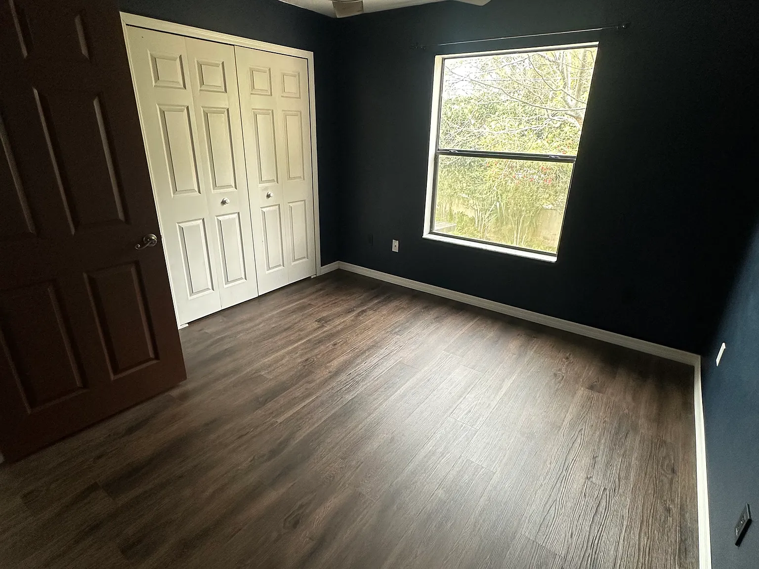 221 Heron St — Photo 1