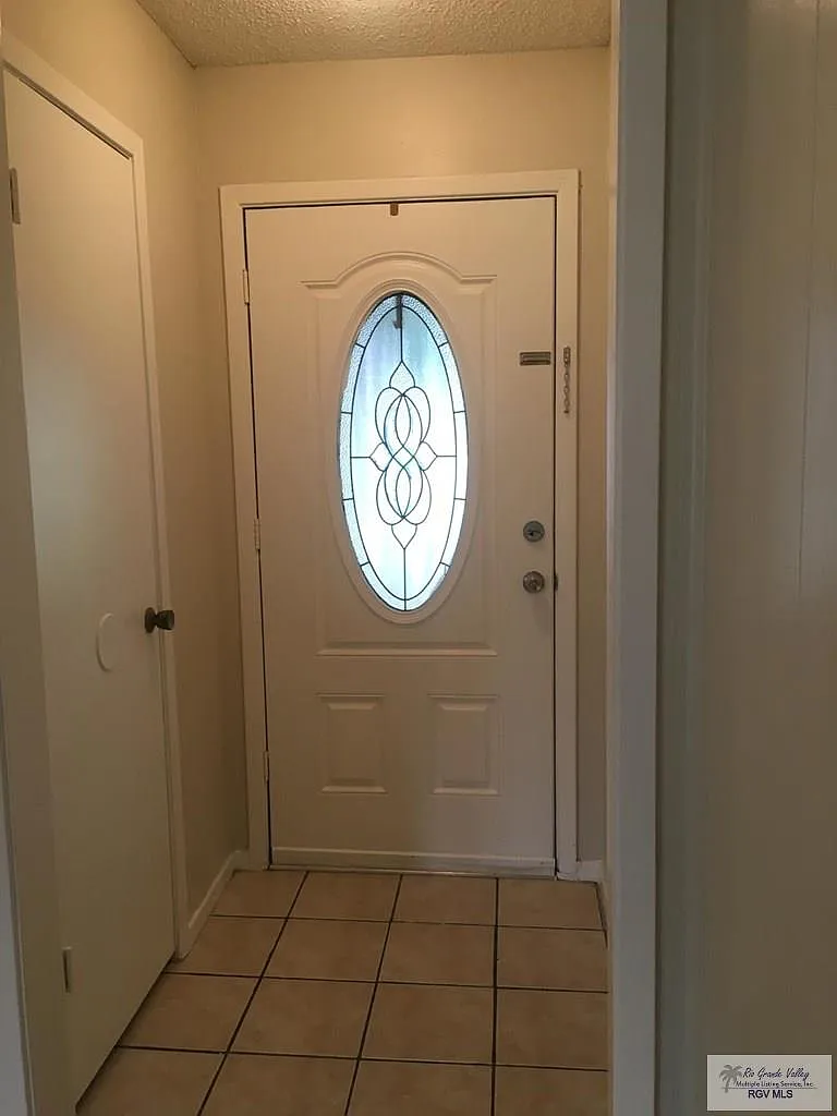 4 bed, 2.0 bath, 1436 sqft, $2,000 — Photo 3