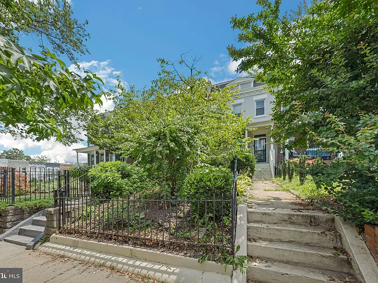 723 K St NE — Photo 24