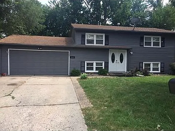 2115 Maple Ln, Lawrence, KS 66046