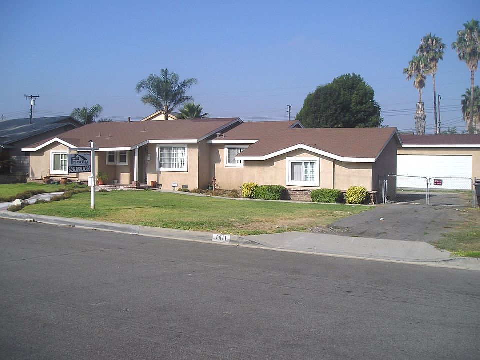 Front view with Pic of New Extra Wide Garage