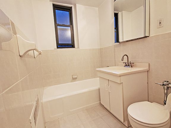 5th image of 109-15 Queens Blvd #B6