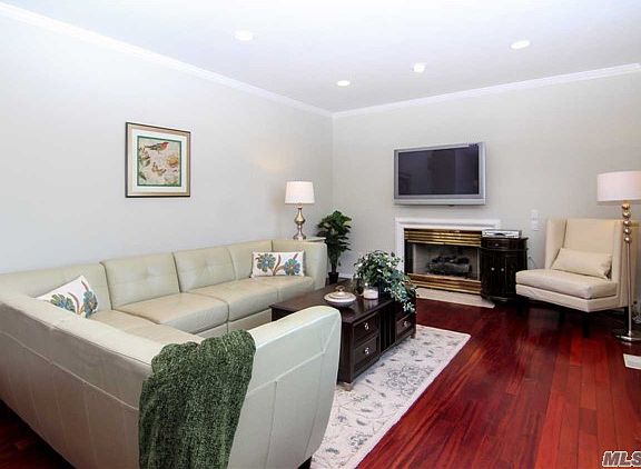 5th image of 6 Clover Meadow Ct