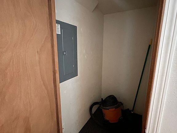 4th image of 2416 Duff Ave #2416