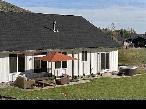 5th image of 409 Rosewood Dr