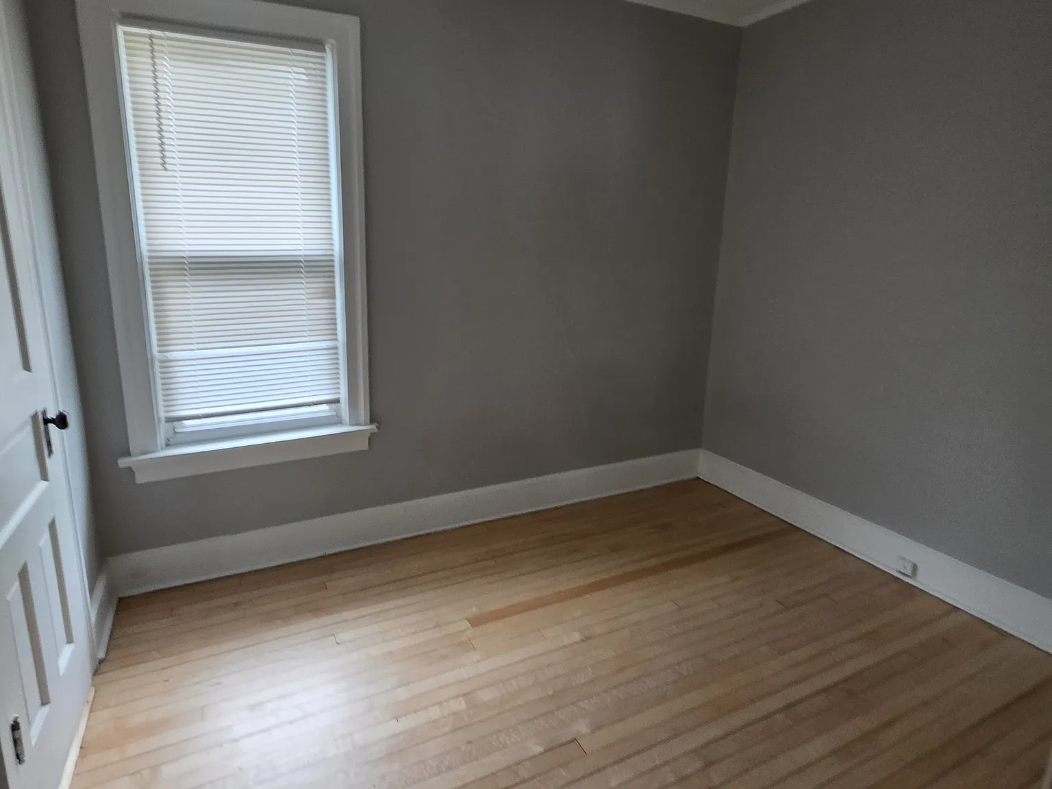 3 bed, 1100 sqft, $1,400 — Photo 2