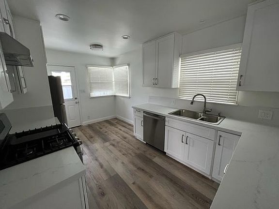 4th image of 520 1/2 Avocado Ave