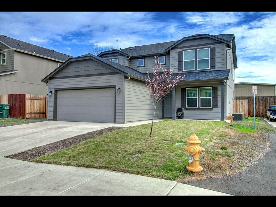 1st image of 62 Oak Heights Dr